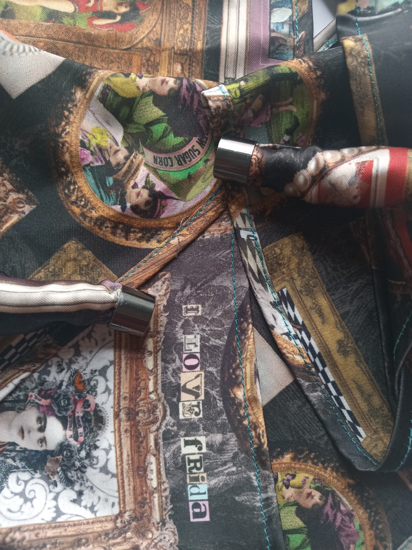 Charcoal 'I love Frida' Vintage Frames Scarf